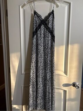 Vintage Black & White Leopard Lace-Trim Joan Collins Night gown